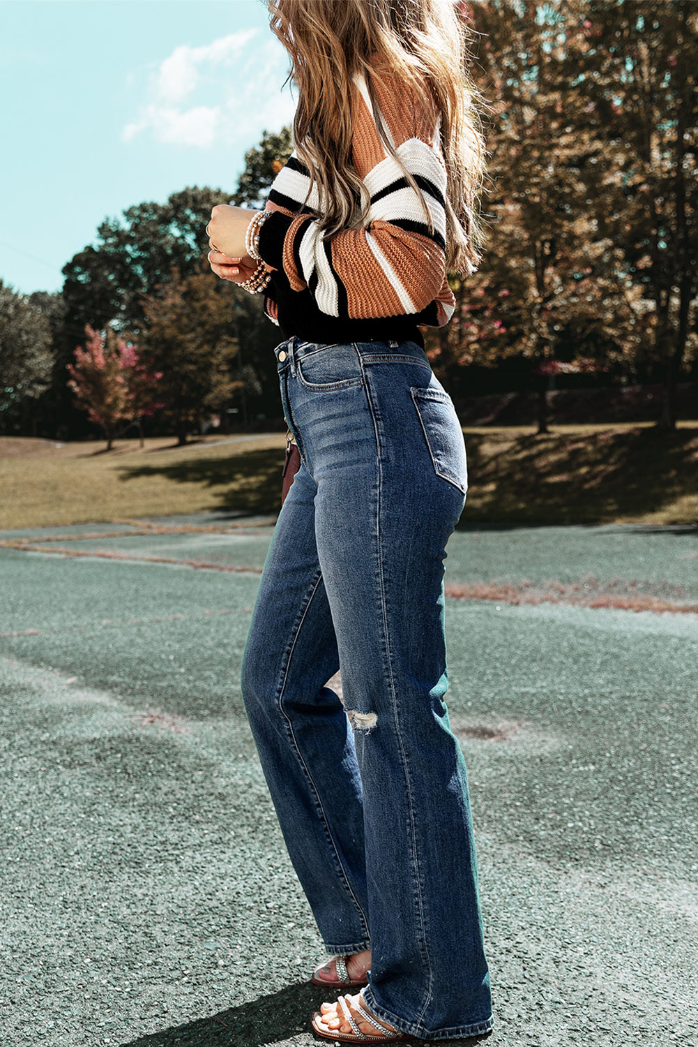 กางเกงยีนส์ขาตรง Ripped Medium Wash สีน้ำเงินเข้ม