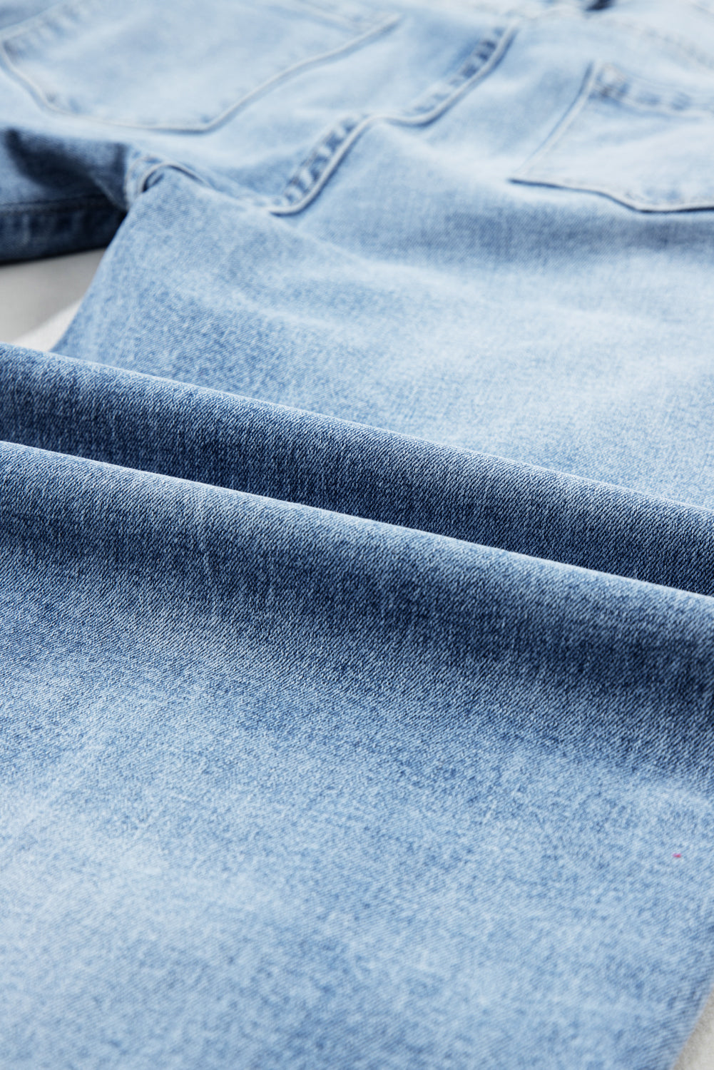 กางเกงยีนส์ขาตรงเอวสูงสีฟ้าอ่อน