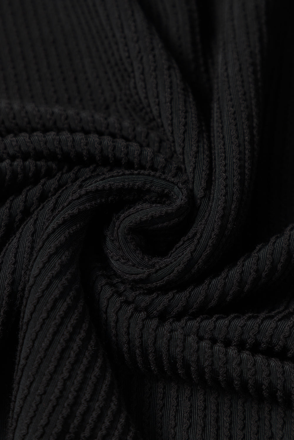 ชุดเดรสแขนยาวสีดำลาย Twist Cutout