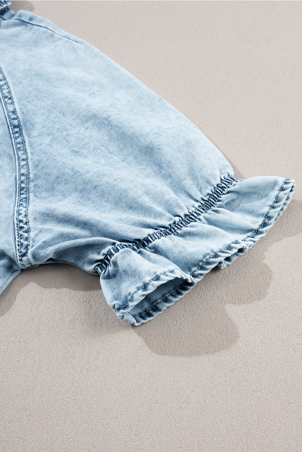 ชุดเดรสยีนส์แขนสั้นติดกระดุม Beau Blue Mineral Wash