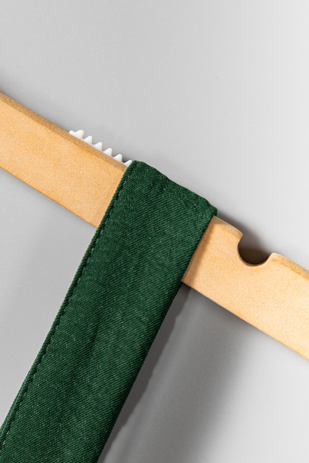 จั๊มสูทขากว้างแขนกุดสม็อคสีเขียวมีกระเป๋า