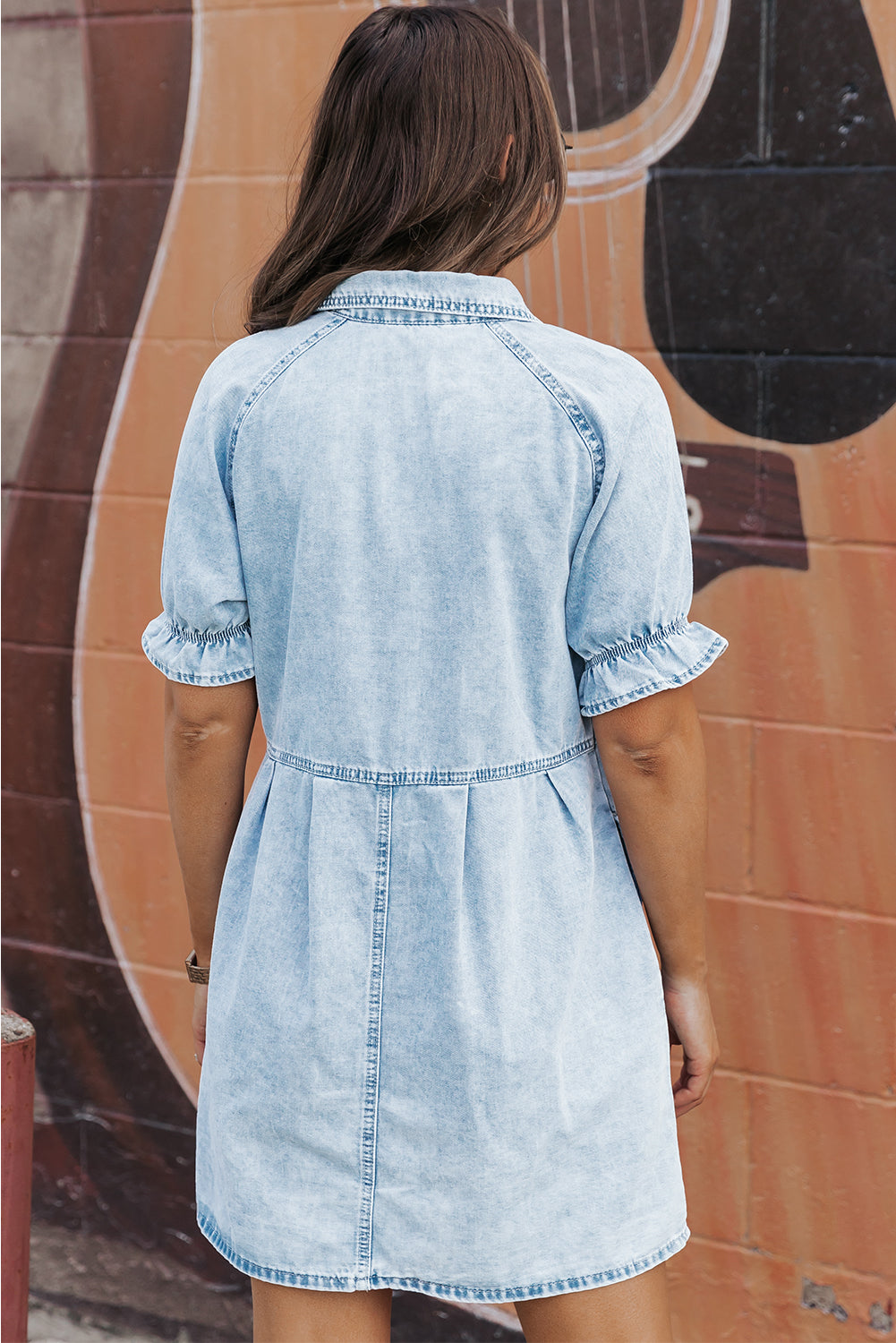 ชุดเดรสยีนส์แขนสั้นติดกระดุม Beau Blue Mineral Wash