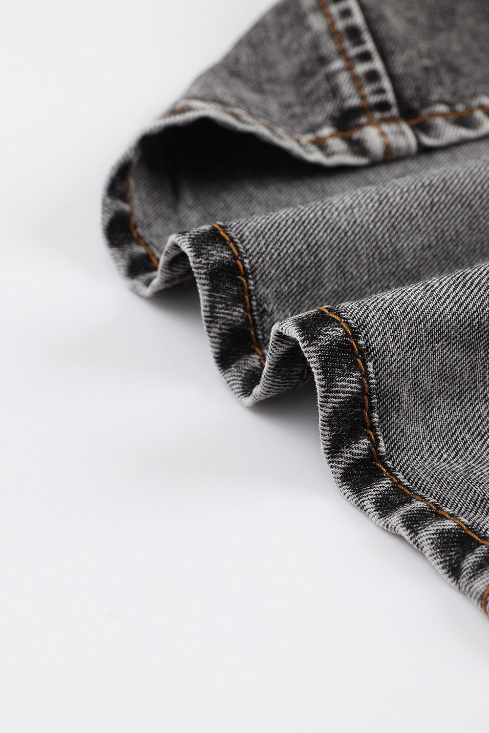 เสื้อแจ็คเก็ตเดนิมติดกระดุมแขนพัฟสีดำ