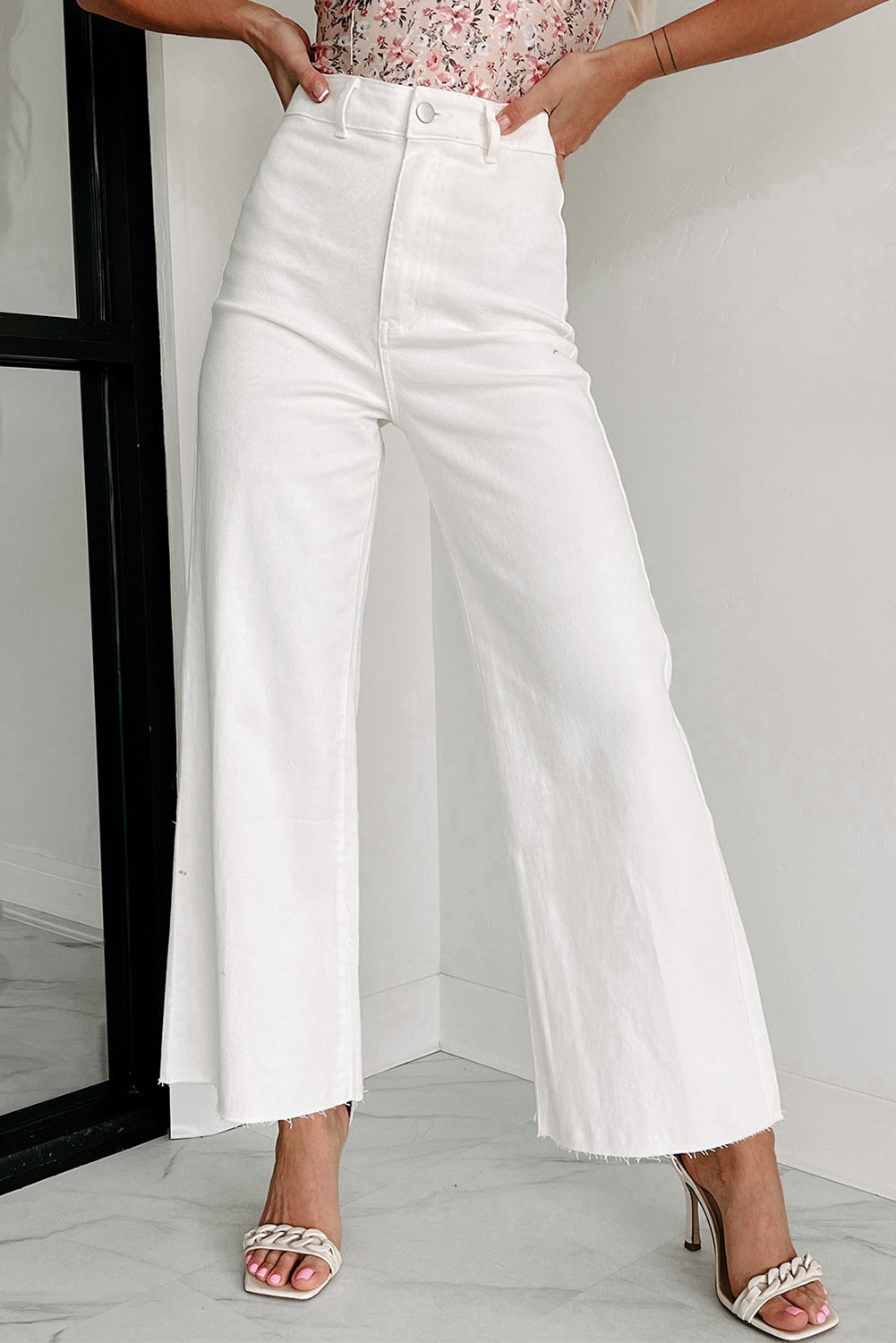 กางเกงยีนส์ Solid Raw Hem ขากว้างสีขาว
