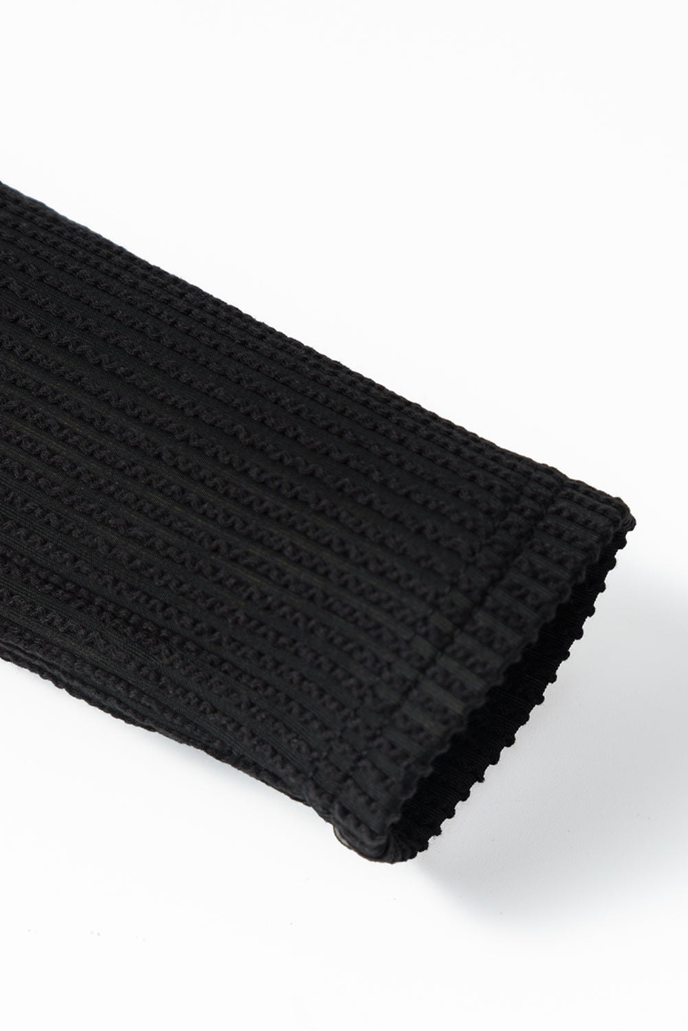 ชุดเดรสแขนยาวสีดำลาย Twist Cutout