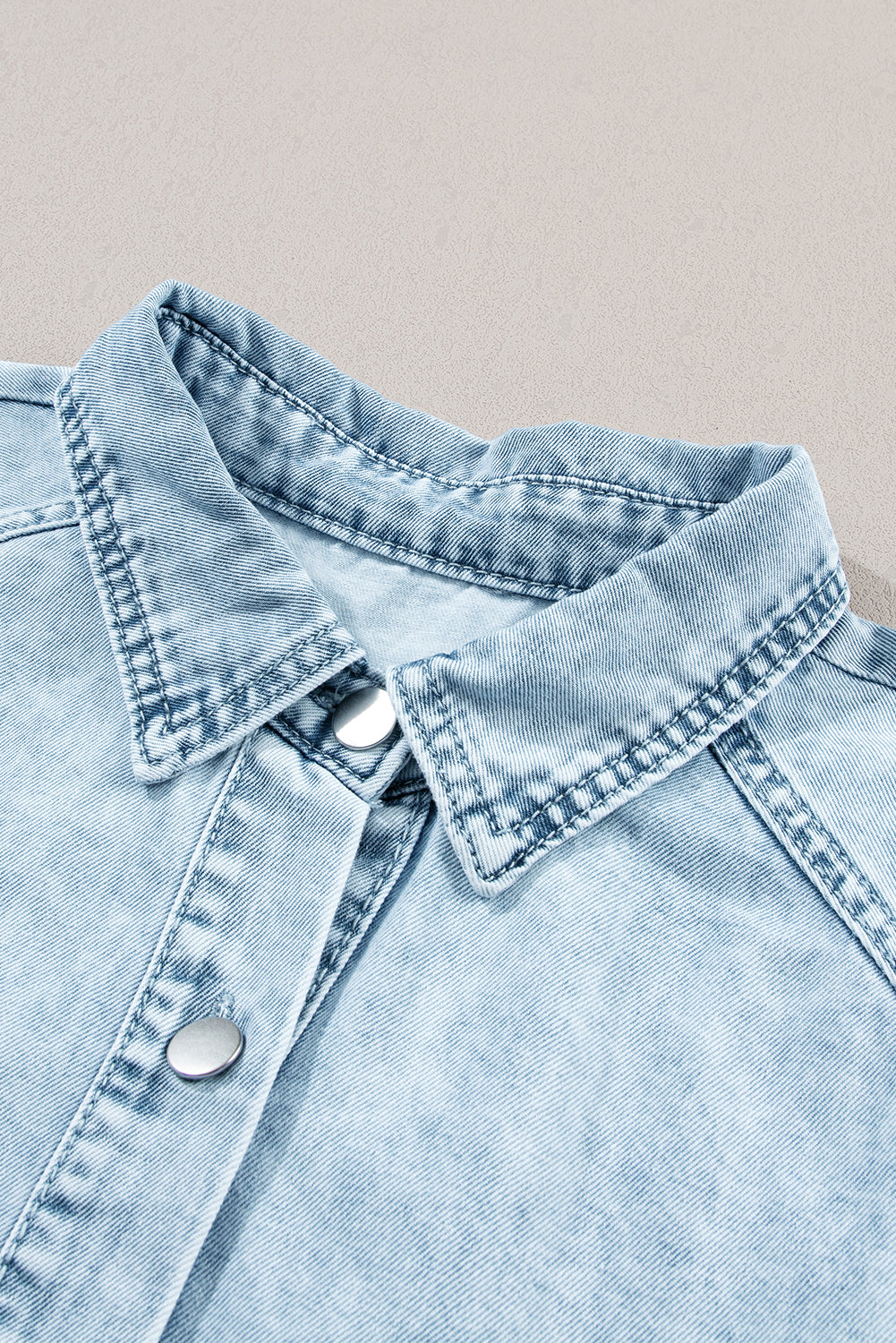ชุดเดรสยีนส์แขนสั้นติดกระดุม Beau Blue Mineral Wash