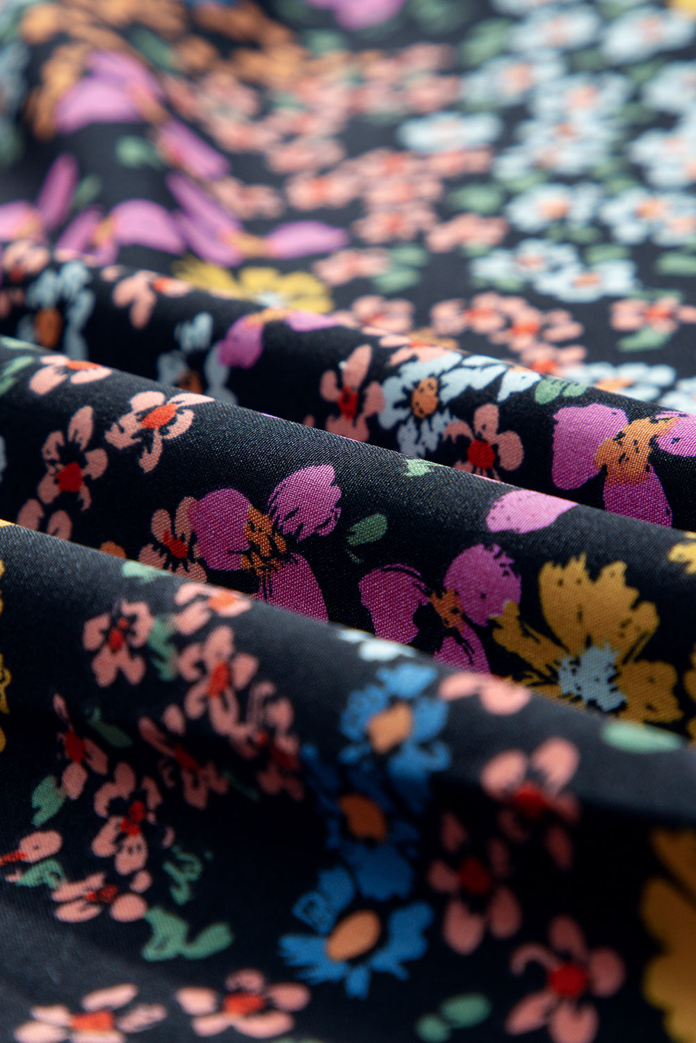 ชุดเดรส Midi Dress คอวีแขนยาวลายดอกไม้สีดำ